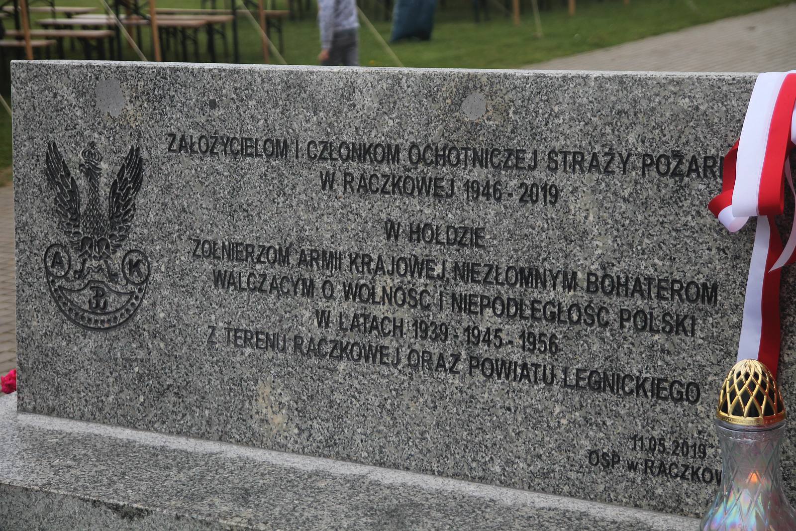 Uroczystość odsłonięcia tablicy poświęconej bohaterom