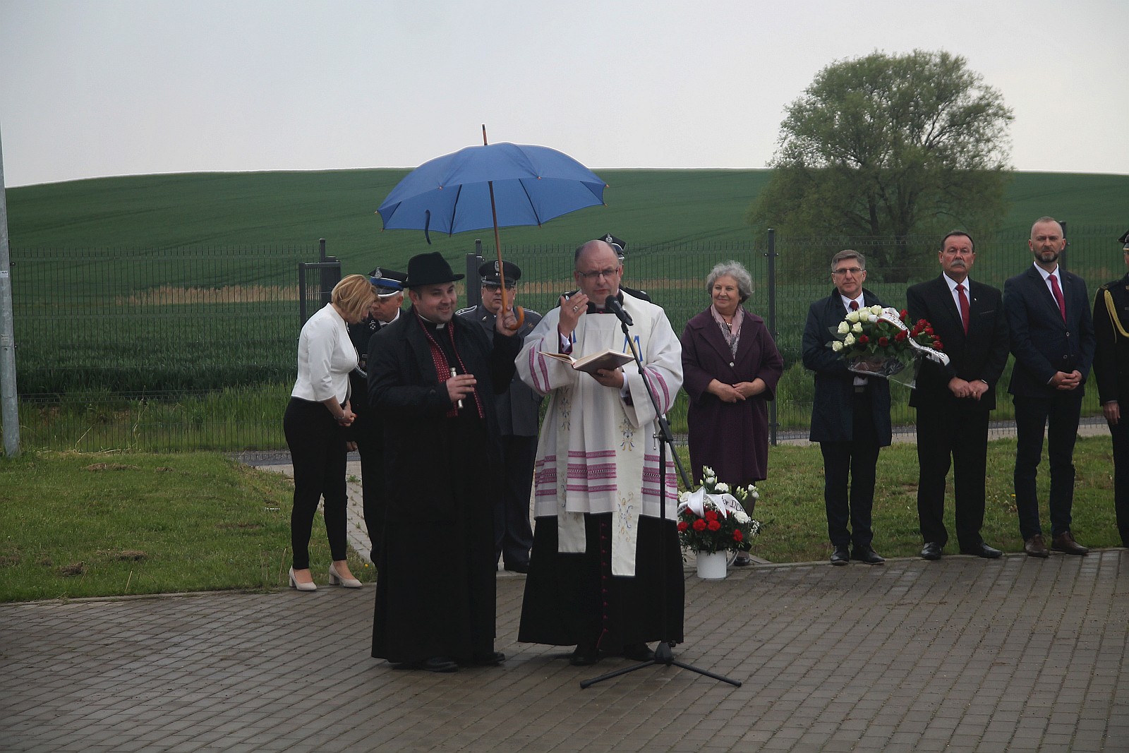 Uroczystość odsłonięcia tablicy poświęconej bohaterom