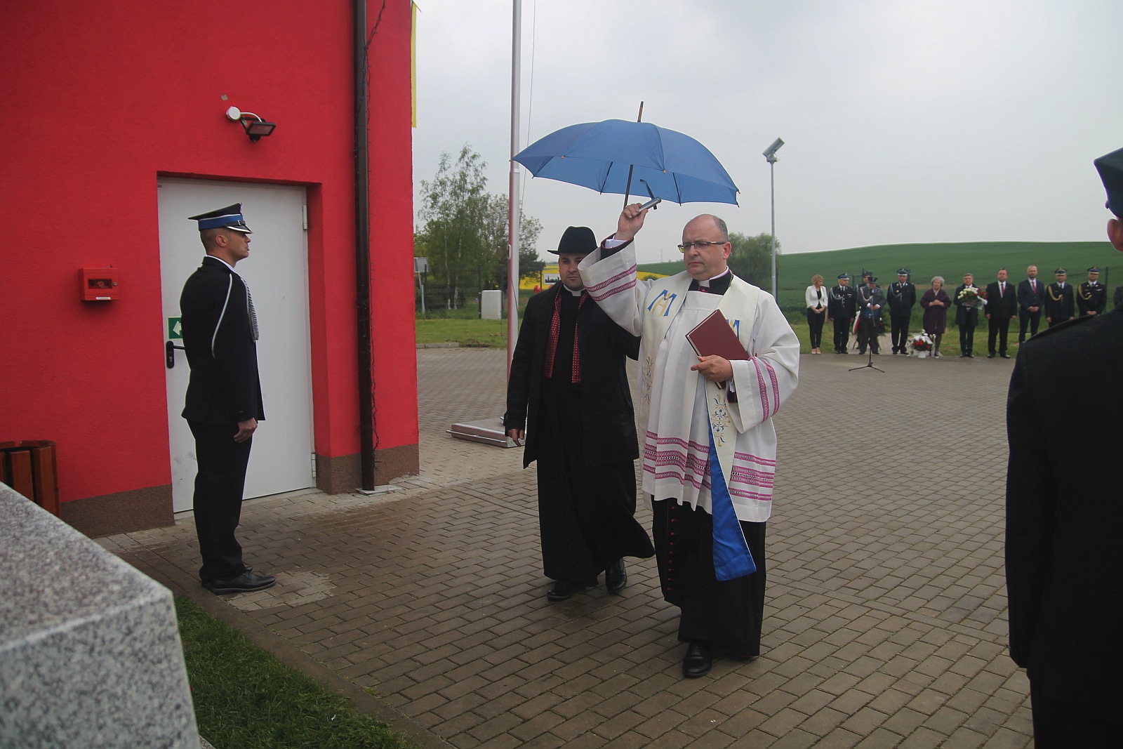 Uroczystość odsłonięcia tablicy poświęconej bohaterom