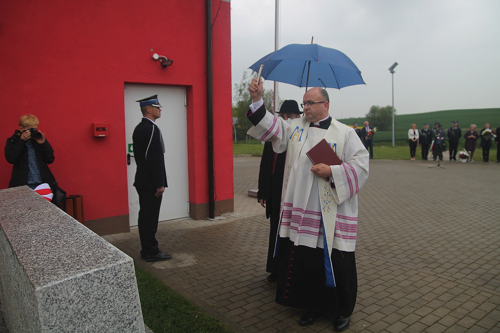 Uroczystość odsłonięcia tablicy poświęconej bohaterom