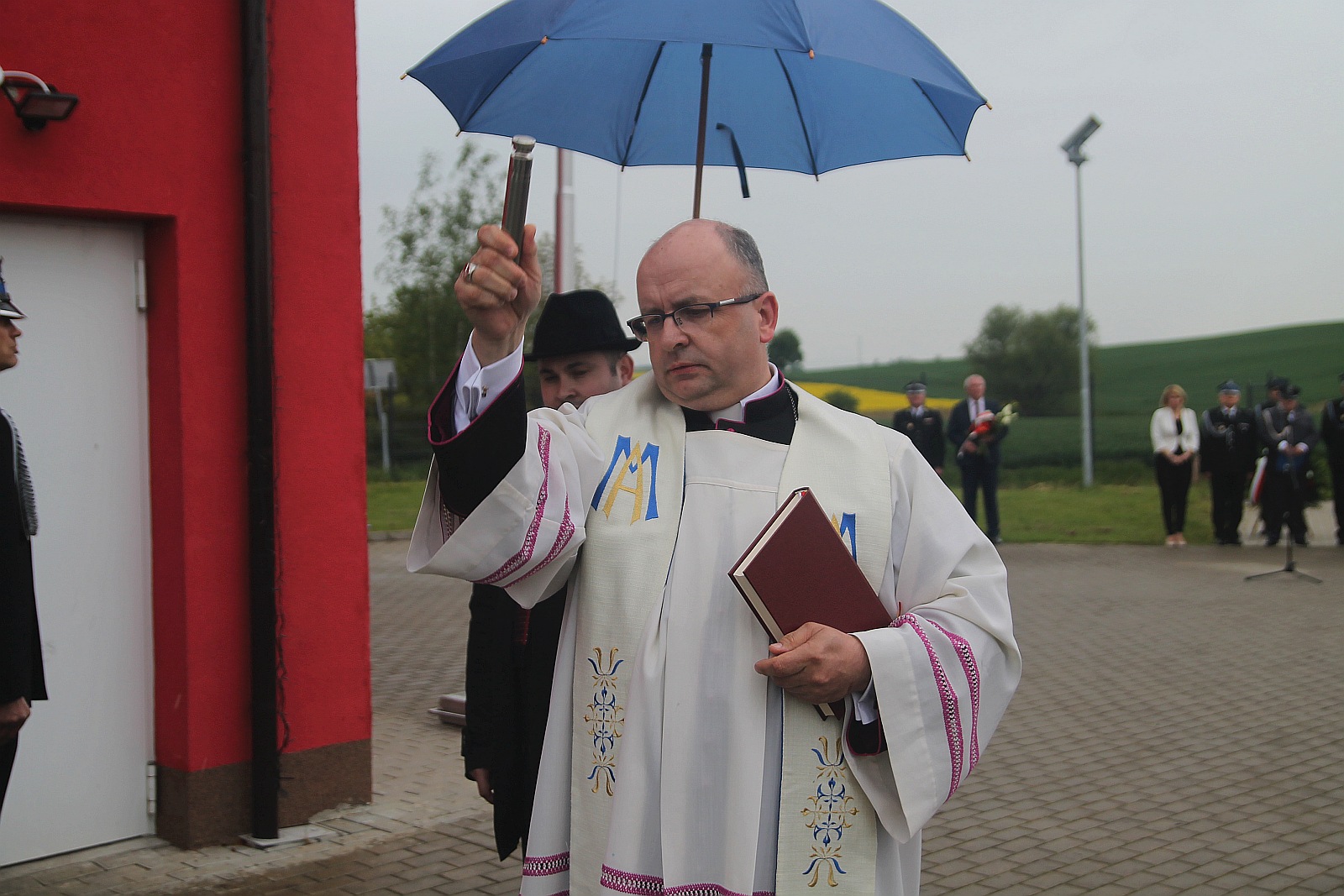 Uroczystość odsłonięcia tablicy poświęconej bohaterom