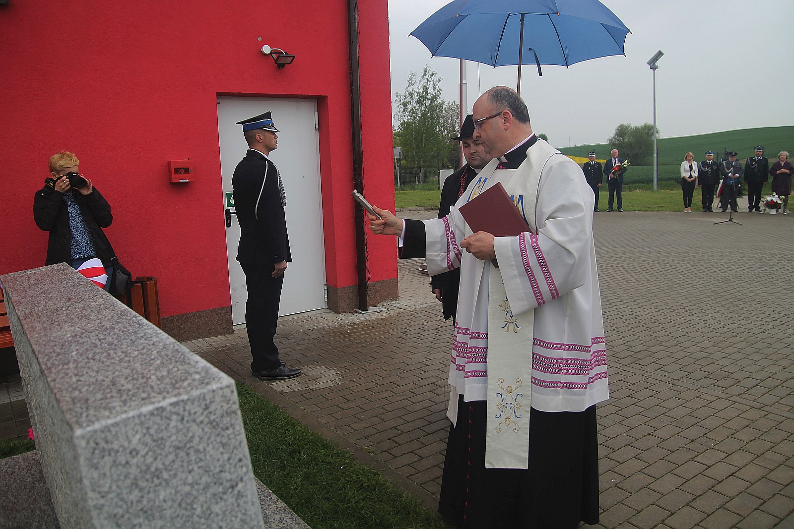 Uroczystość odsłonięcia tablicy poświęconej bohaterom