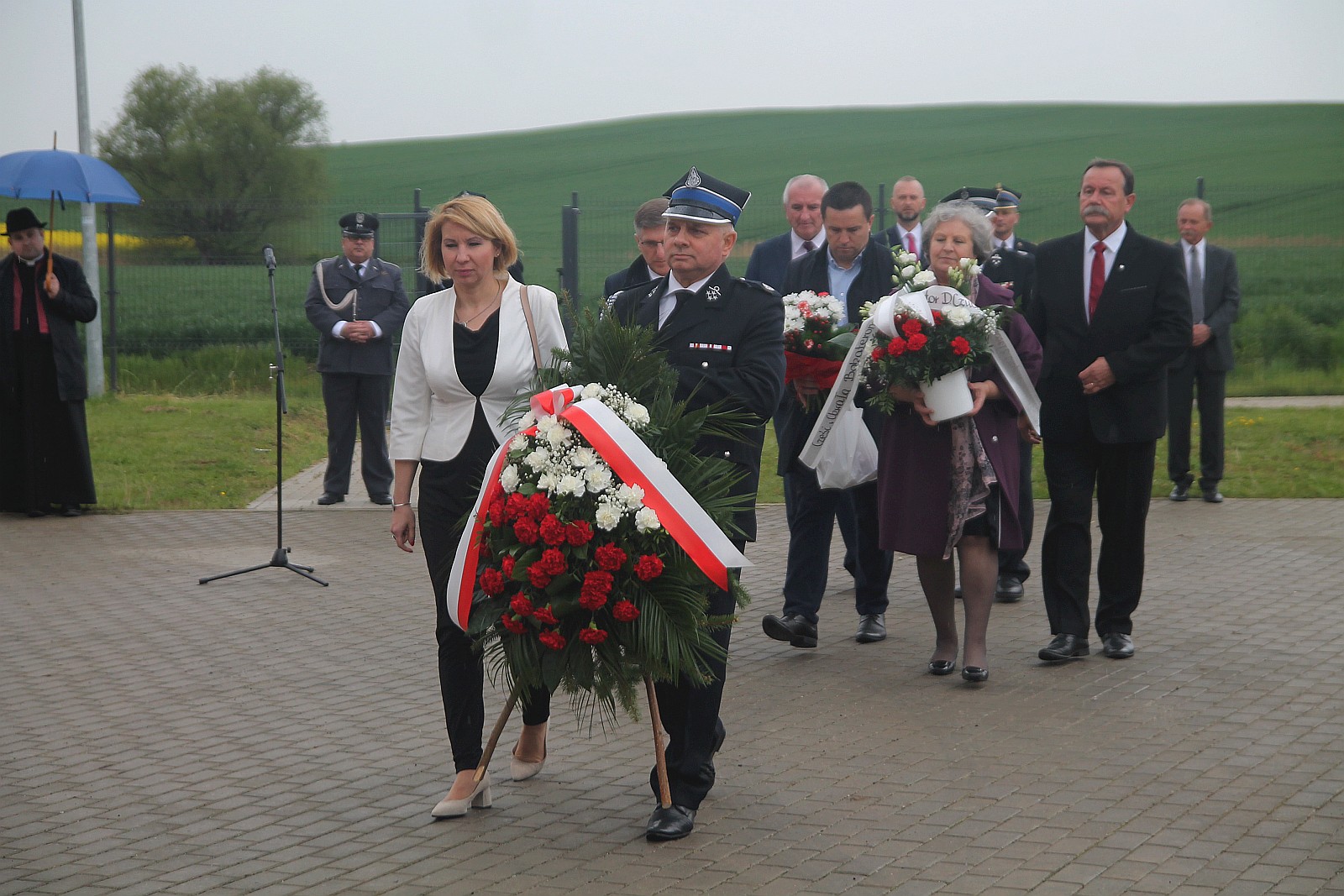 Uroczystość odsłonięcia tablicy poświęconej bohaterom