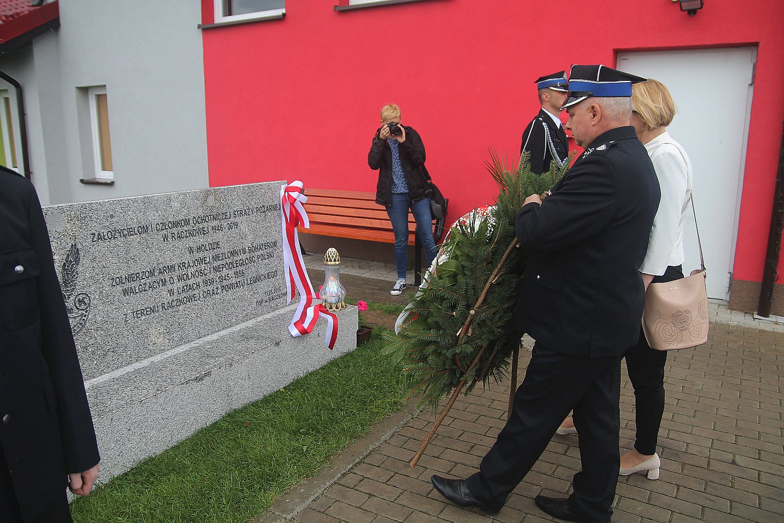 Uroczystość odsłonięcia tablicy poświęconej bohaterom