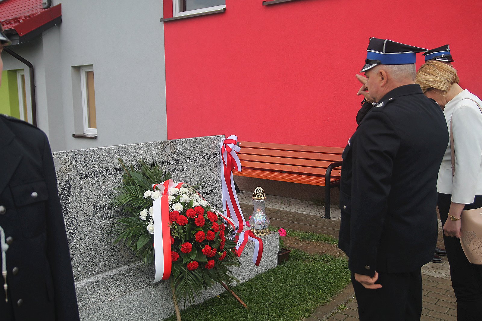 Uroczystość odsłonięcia tablicy poświęconej bohaterom