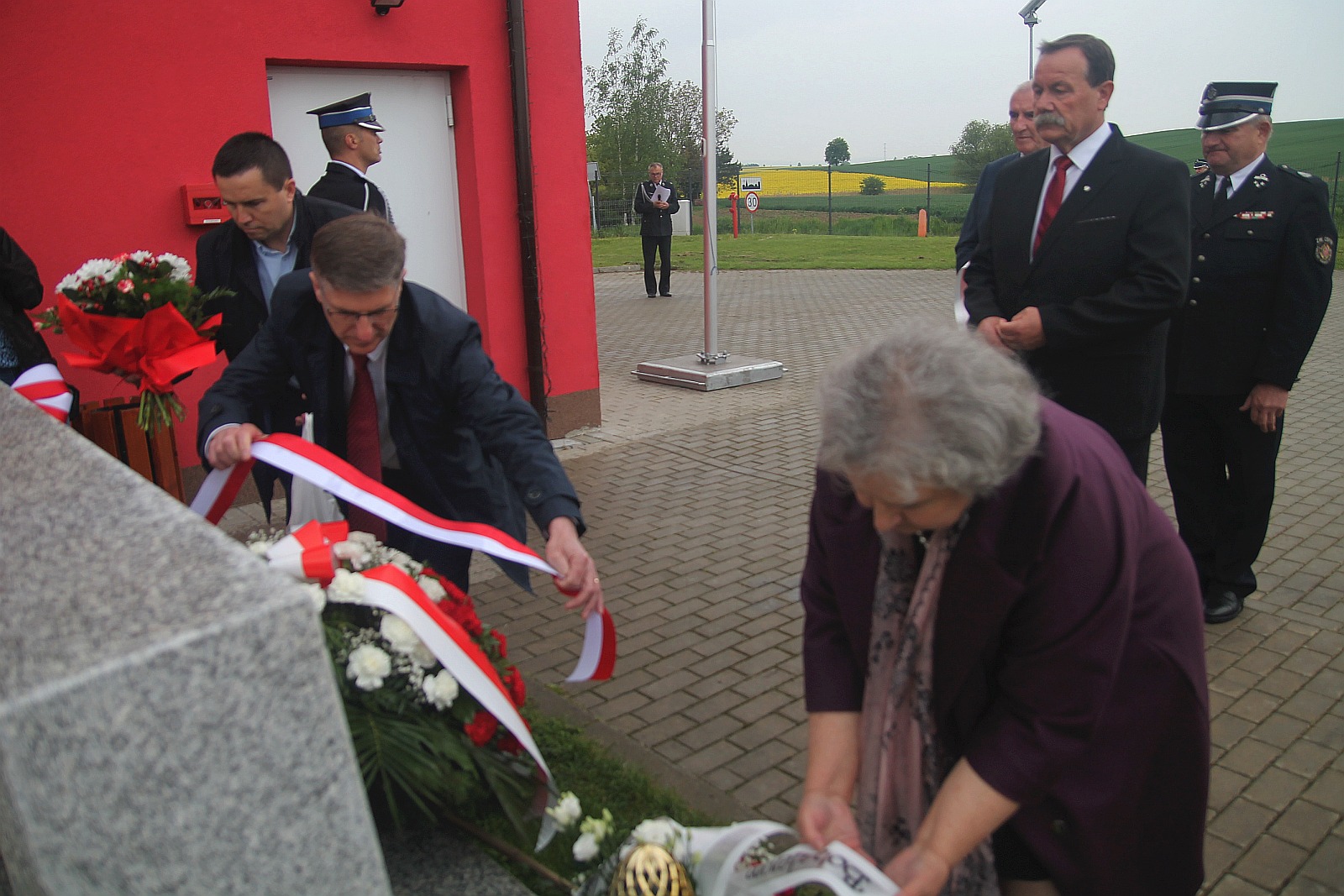 Uroczystość odsłonięcia tablicy poświęconej bohaterom