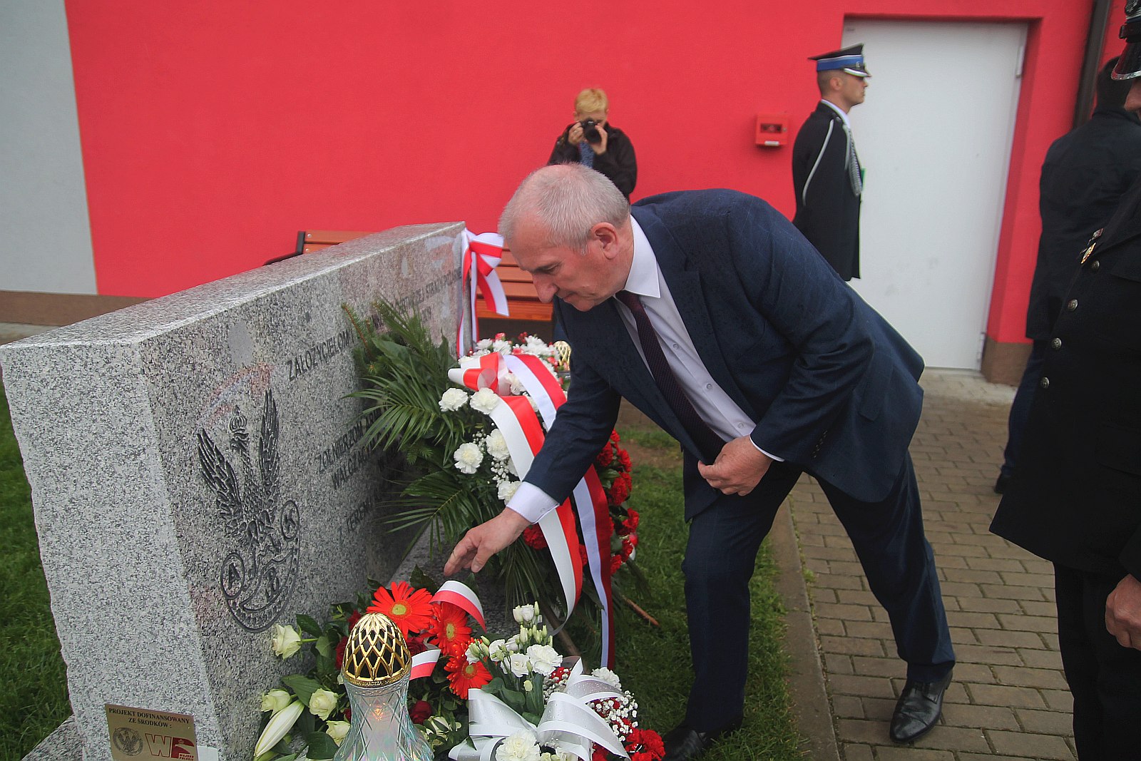Uroczystość odsłonięcia tablicy poświęconej bohaterom