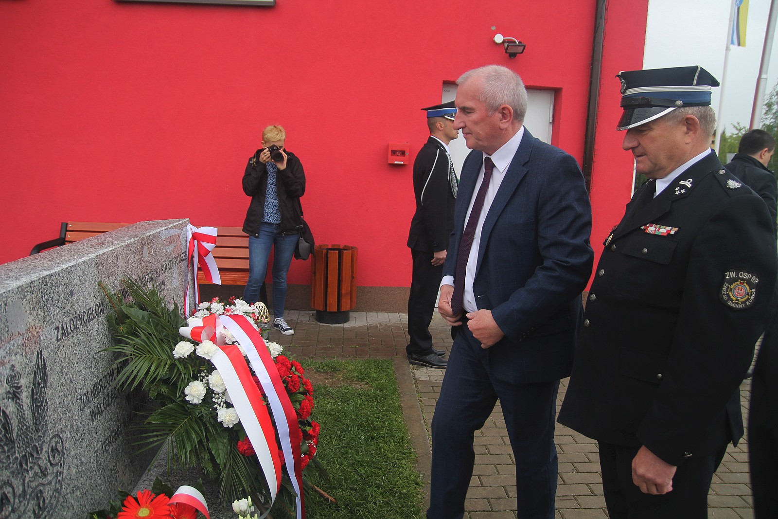 Uroczystość odsłonięcia tablicy poświęconej bohaterom