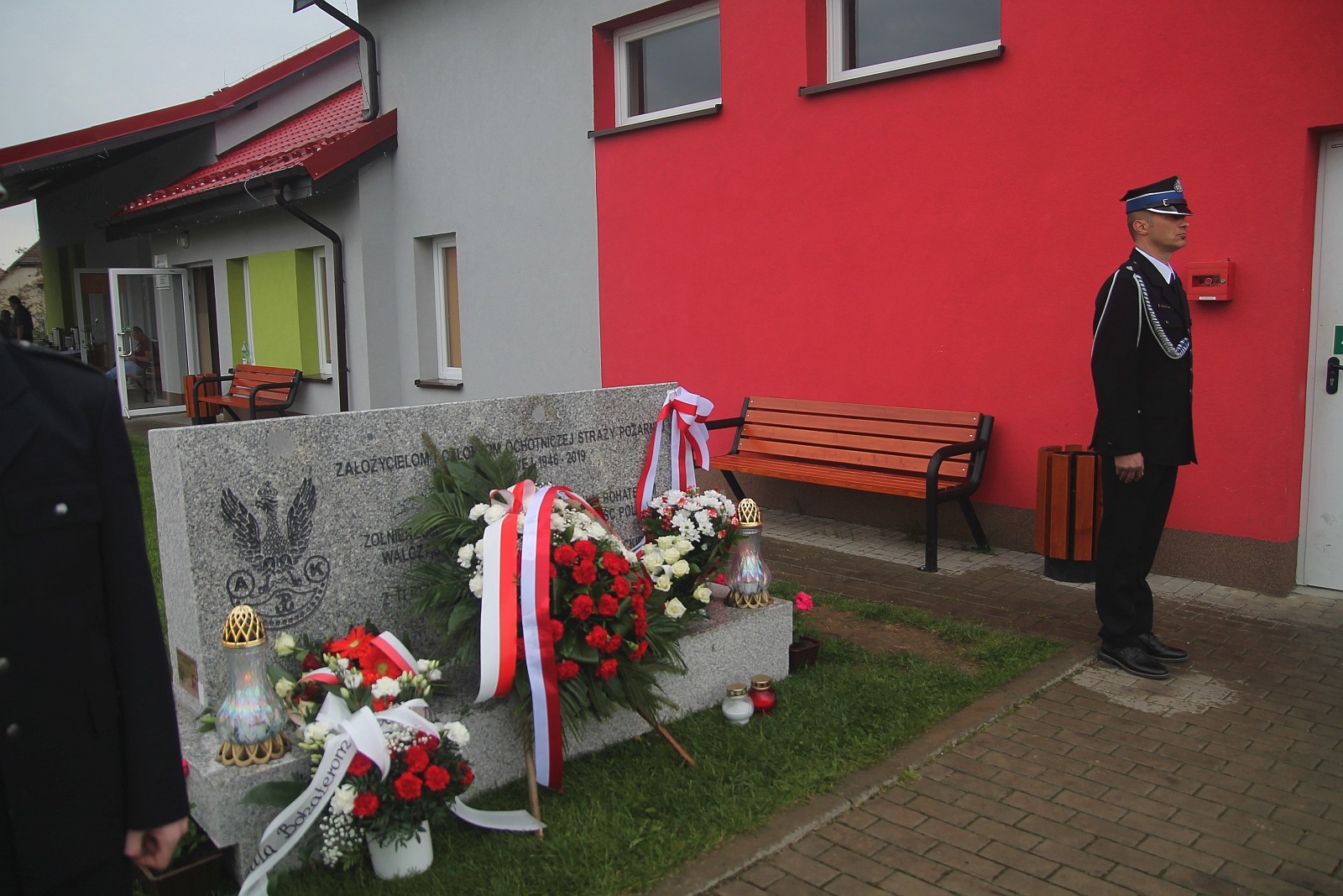 Uroczystość odsłonięcia tablicy poświęconej bohaterom