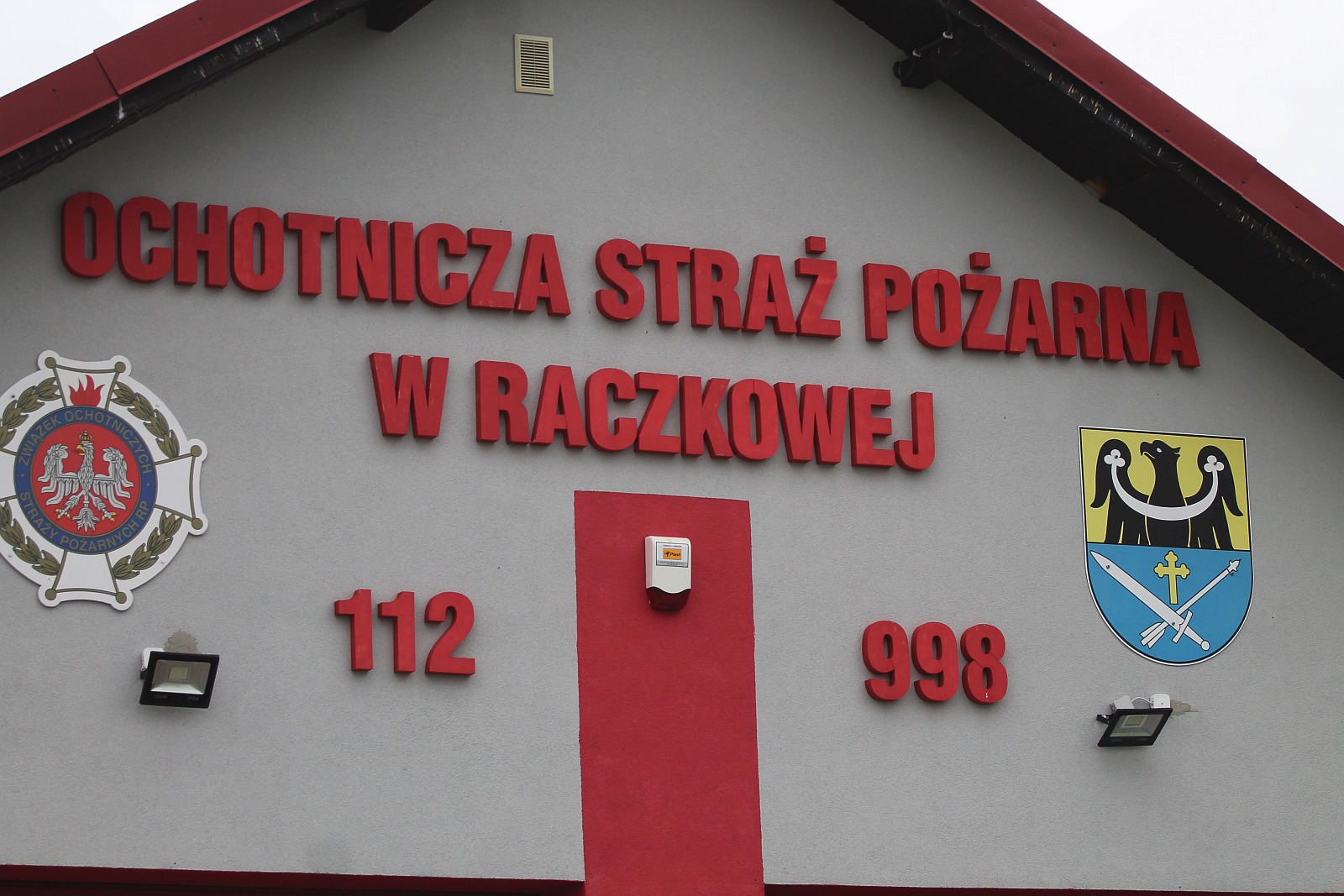 Uroczystość odsłonięcia tablicy poświęconej bohaterom