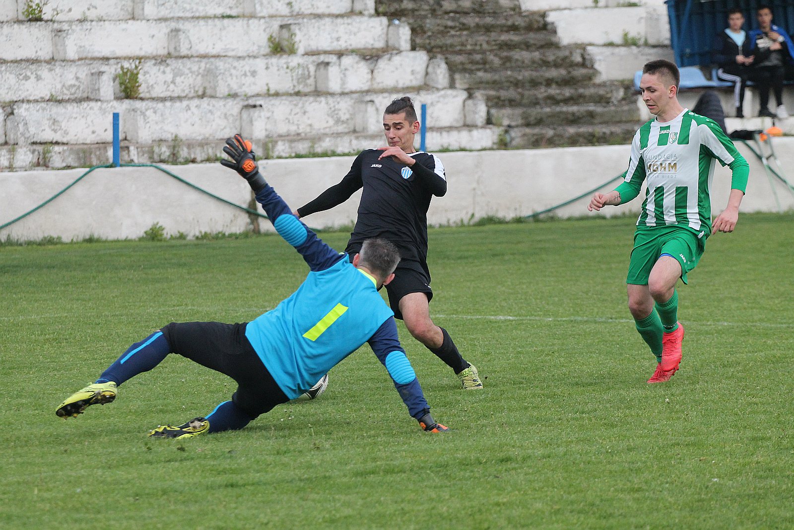 Okręgówka: Konfeks Legnica - Iskra Księgienice 3:2 (0:1)