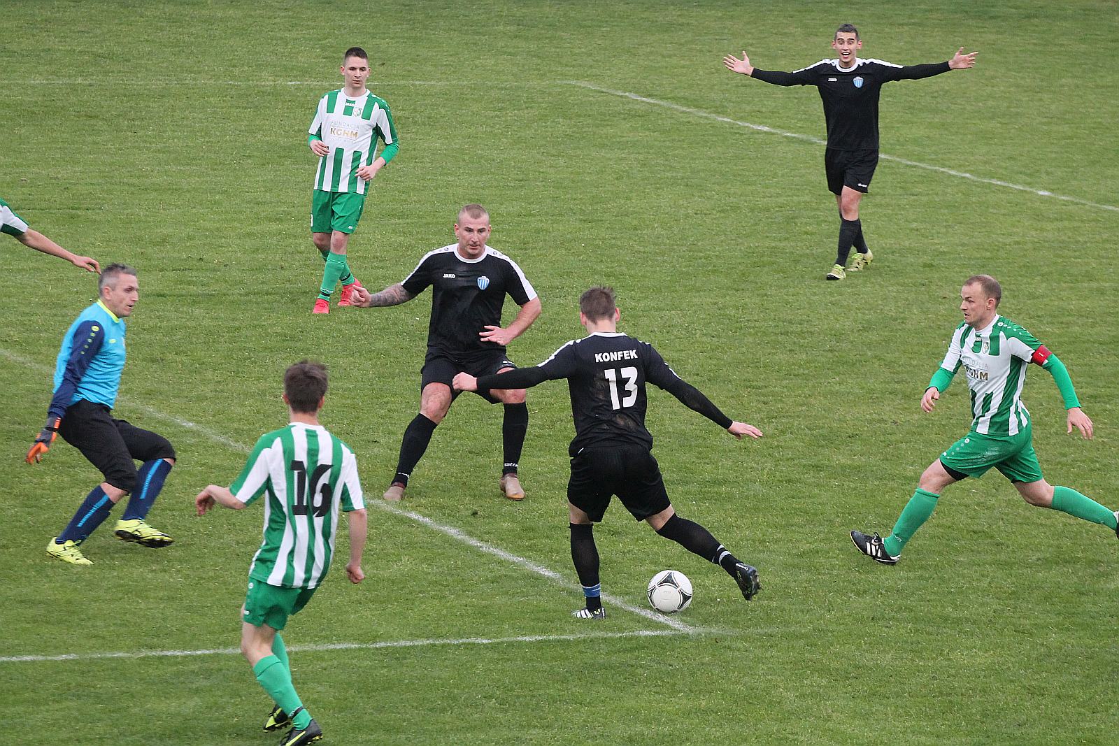 Okręgówka: Konfeks Legnica - Iskra Księgienice 3:2 (0:1)