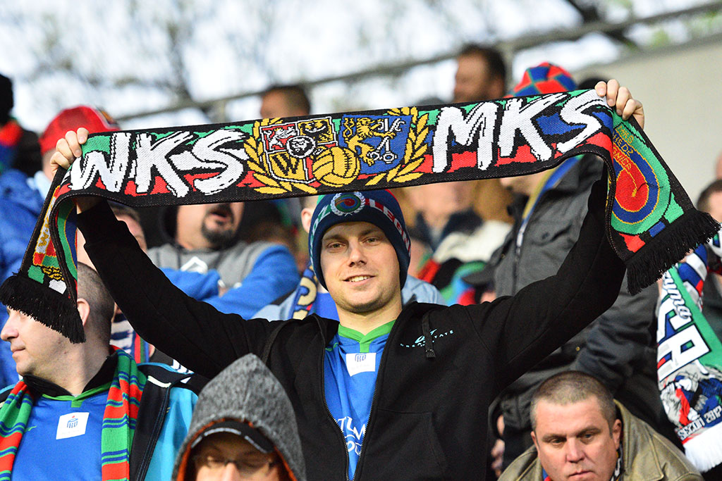 Kibice podczas meczu Miedzi Legnica ze Śląskiem Wrocław