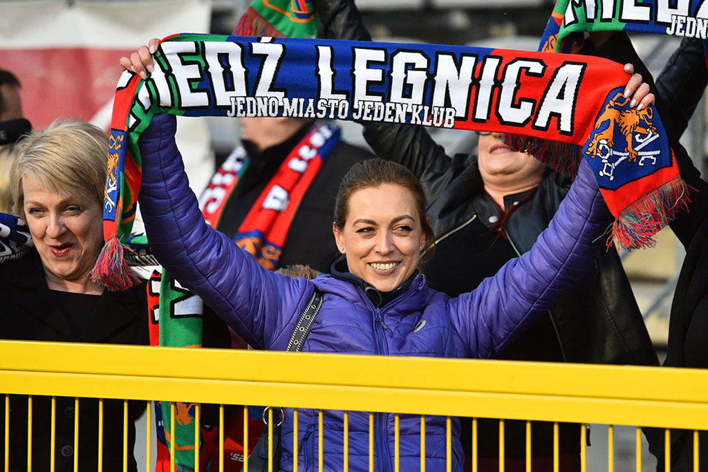 Kibice podczas meczu Miedzi Legnica ze Śląskiem Wrocław