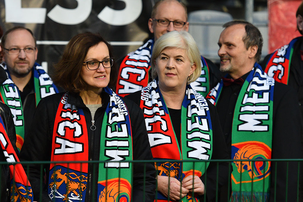 Kibice podczas meczu Miedzi Legnica ze Śląskiem Wrocław