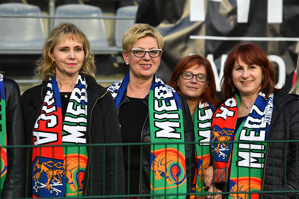 Kibice podczas meczu Miedzi Legnica ze Śląskiem Wrocław