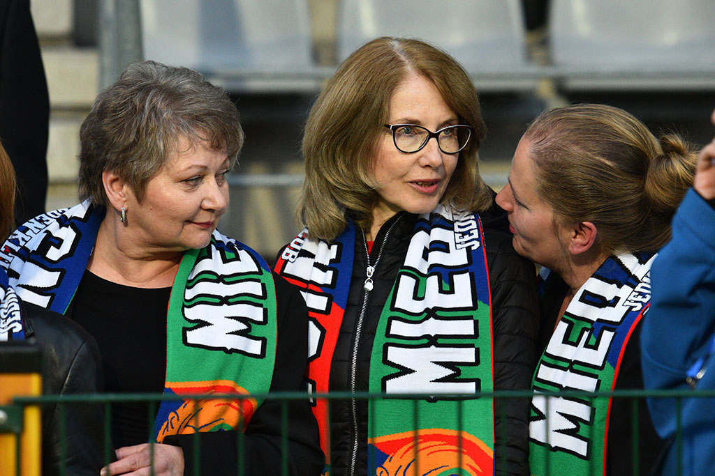 Kibice podczas meczu Miedzi Legnica ze Śląskiem Wrocław