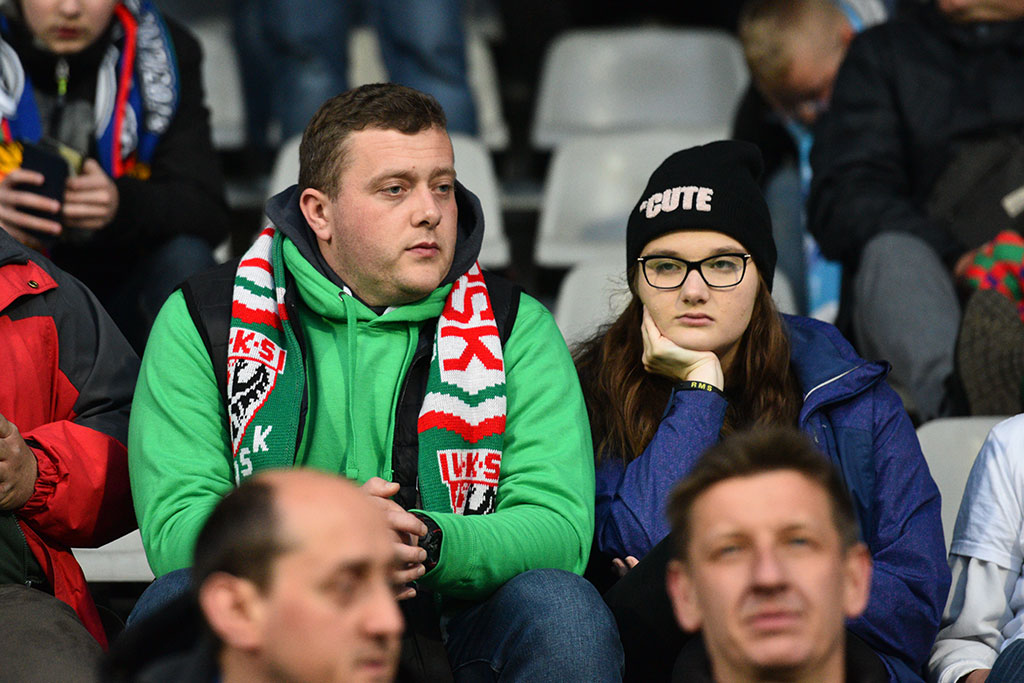 Kibice podczas meczu Miedzi Legnica ze Śląskiem Wrocław
