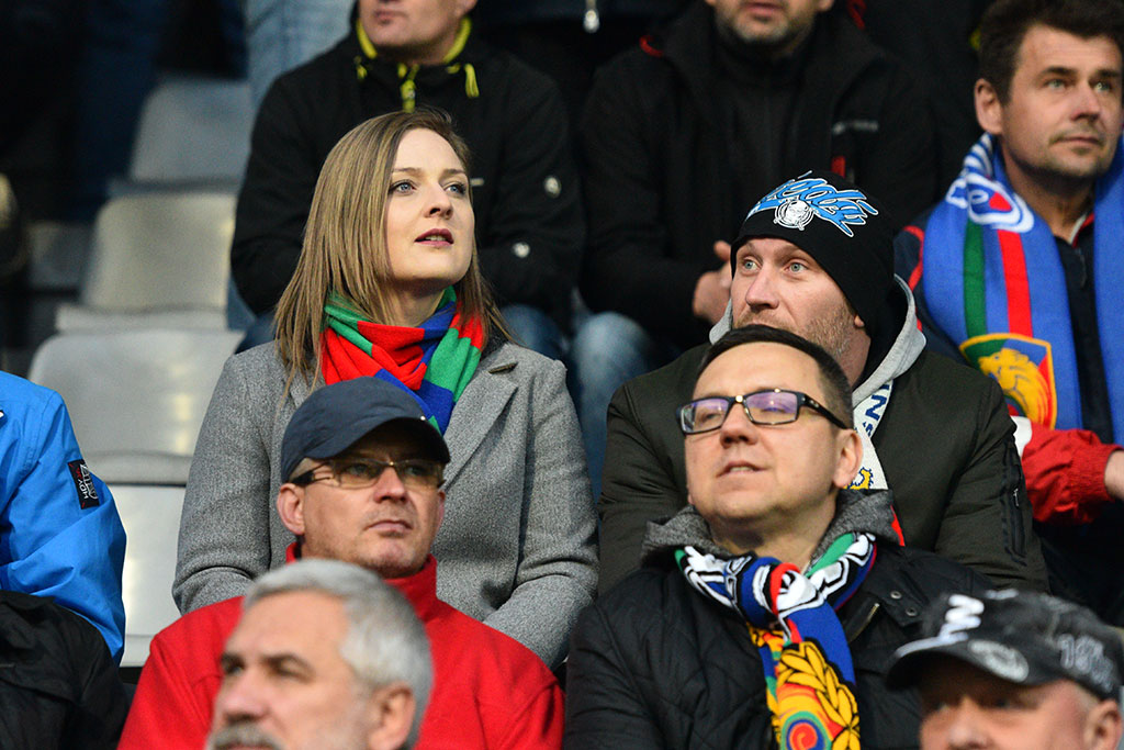 Kibice podczas meczu Miedzi Legnica ze Śląskiem Wrocław