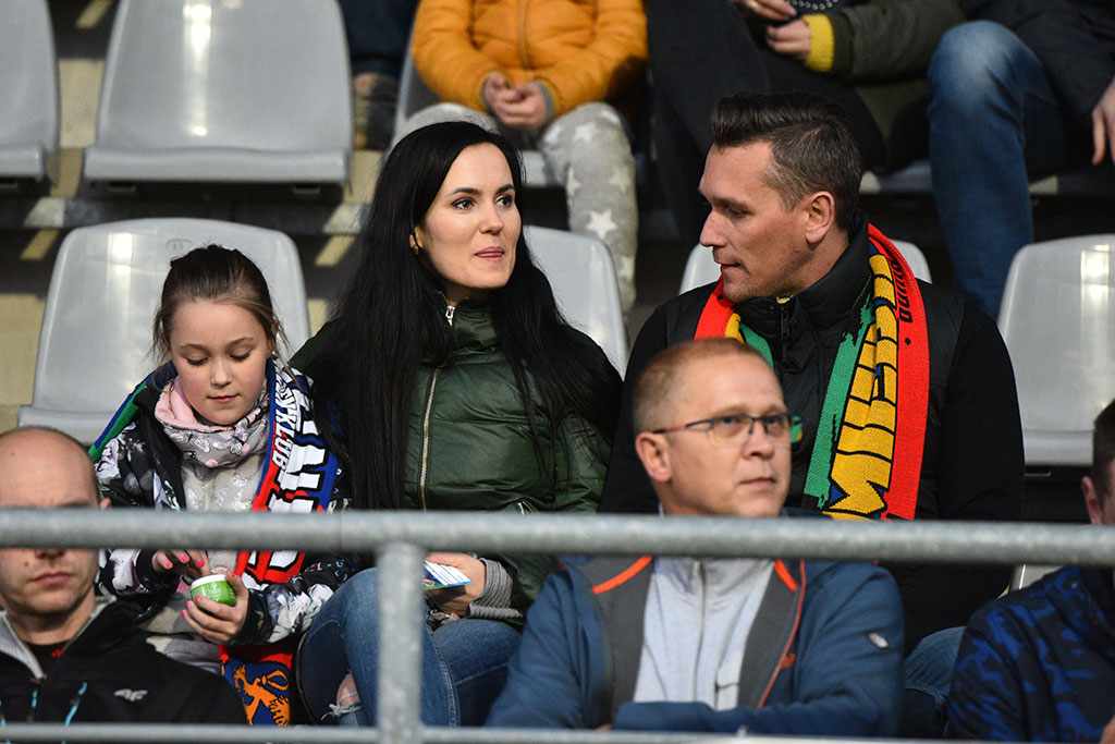 Kibice podczas meczu Miedzi Legnica ze Śląskiem Wrocław