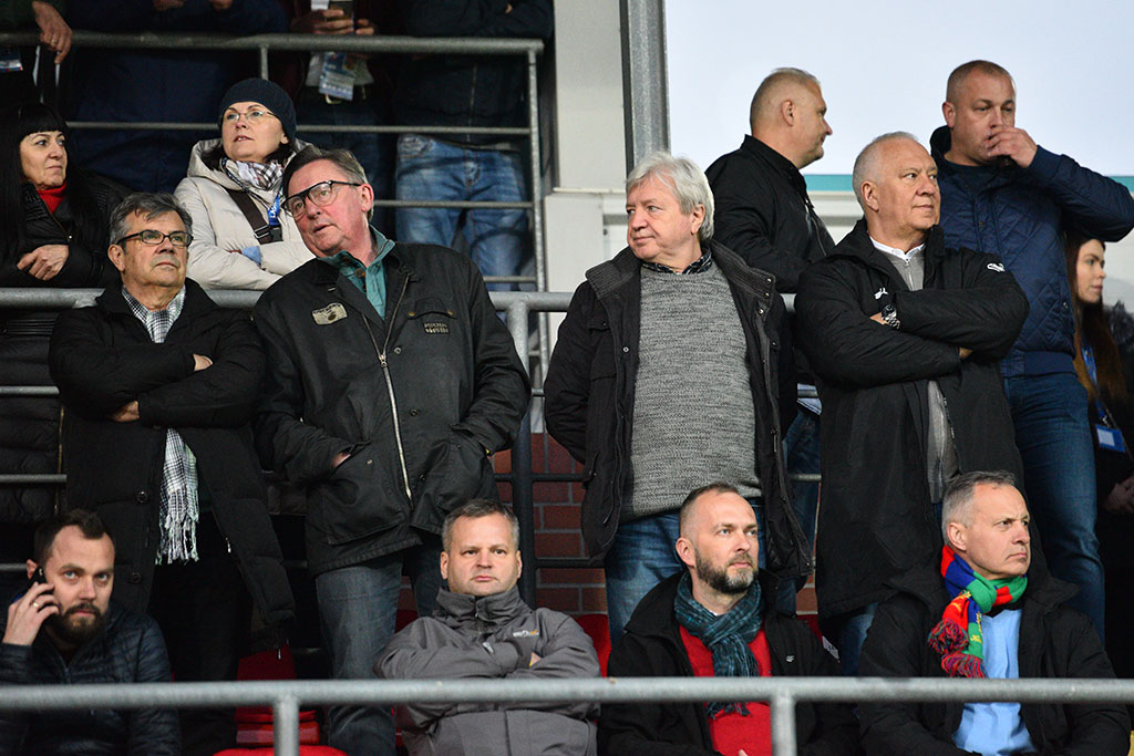 Kibice podczas meczu Miedzi Legnica ze Śląskiem Wrocław