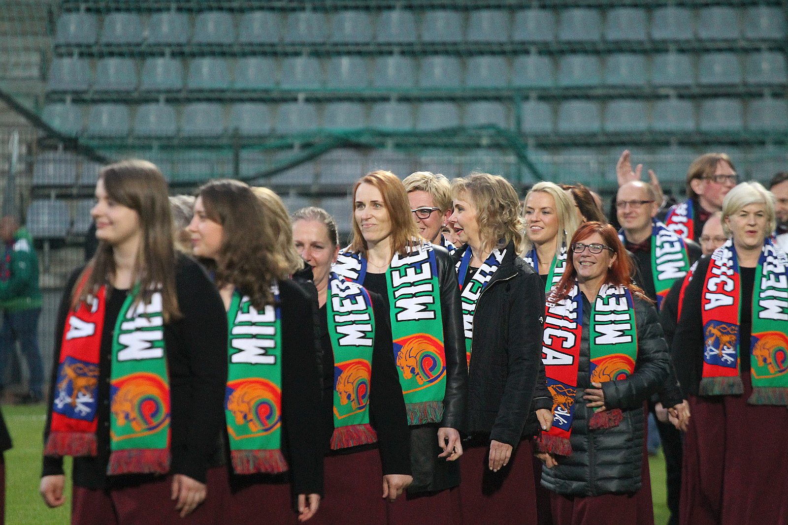 Kibice podczas meczu Miedzi Legnica ze Śląskiem Wrocław