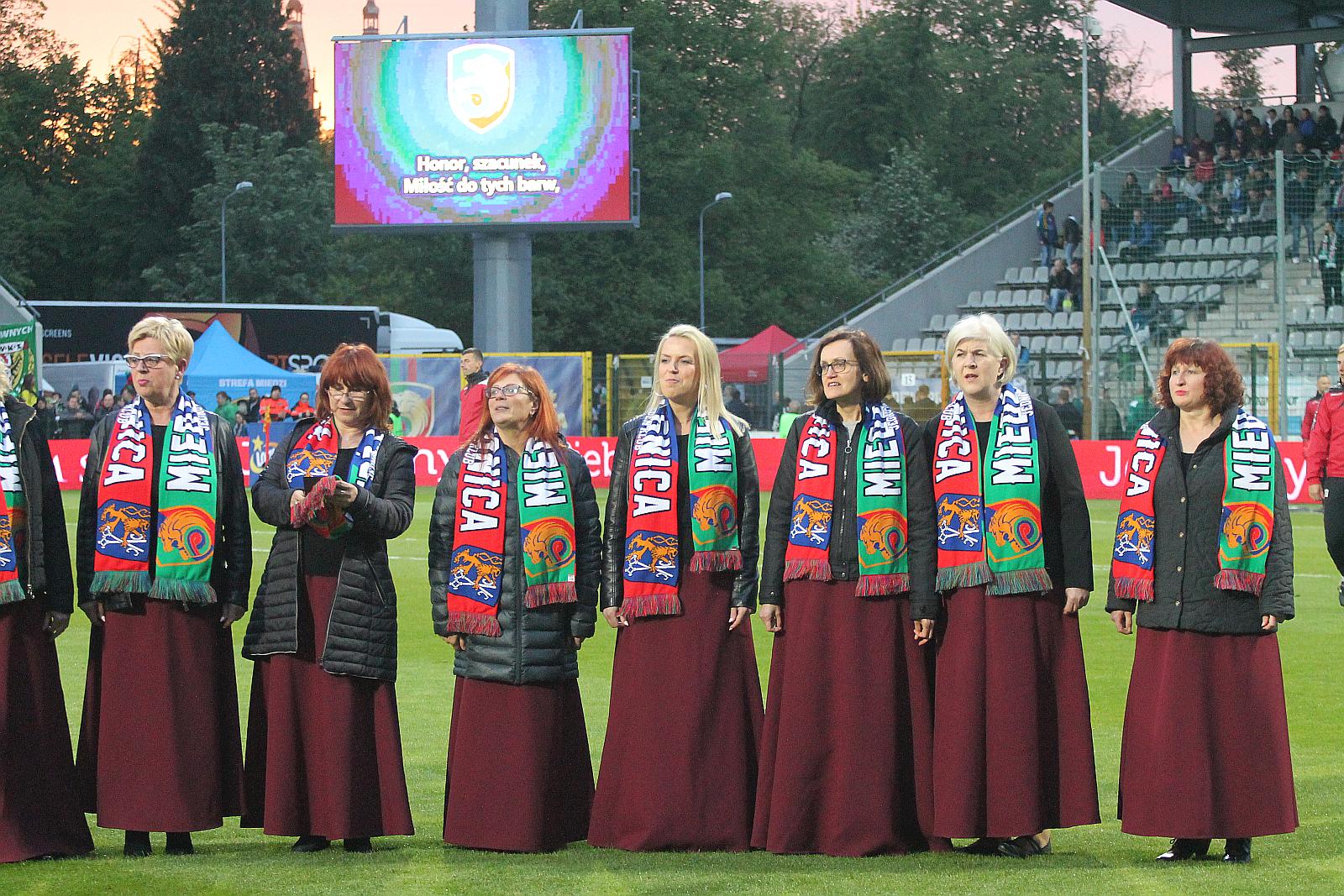 Kibice podczas meczu Miedzi Legnica ze Śląskiem Wrocław