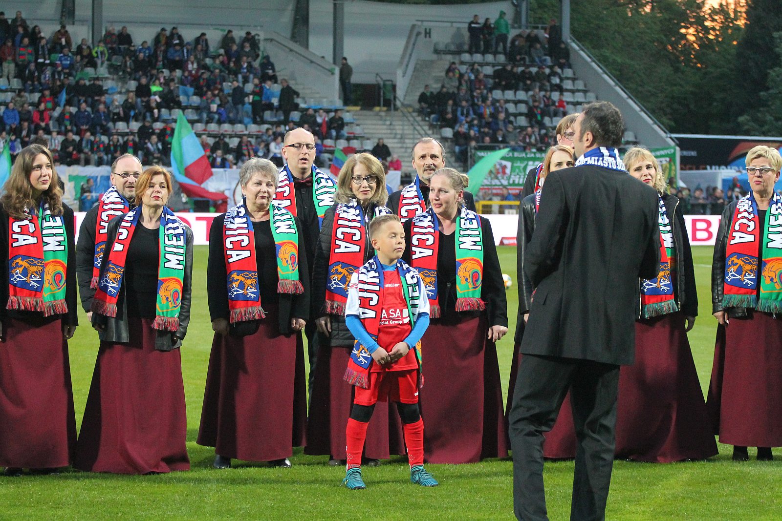 Kibice podczas meczu Miedzi Legnica ze Śląskiem Wrocław