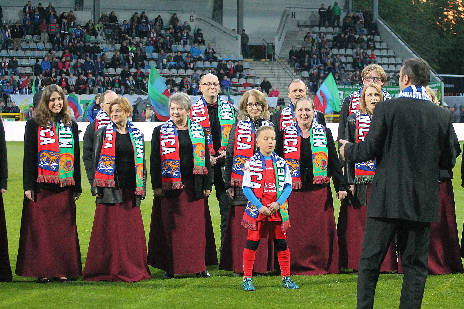 Kibice podczas meczu Miedzi Legnica ze Śląskiem Wrocław