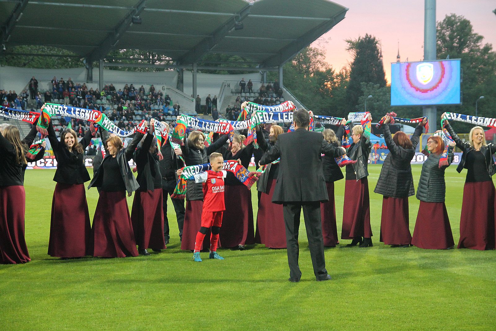 Kibice podczas meczu Miedzi Legnica ze Śląskiem Wrocław