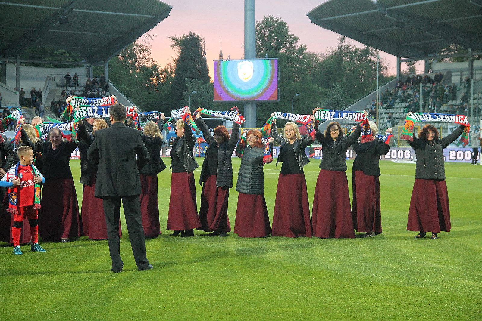 Kibice podczas meczu Miedzi Legnica ze Śląskiem Wrocław