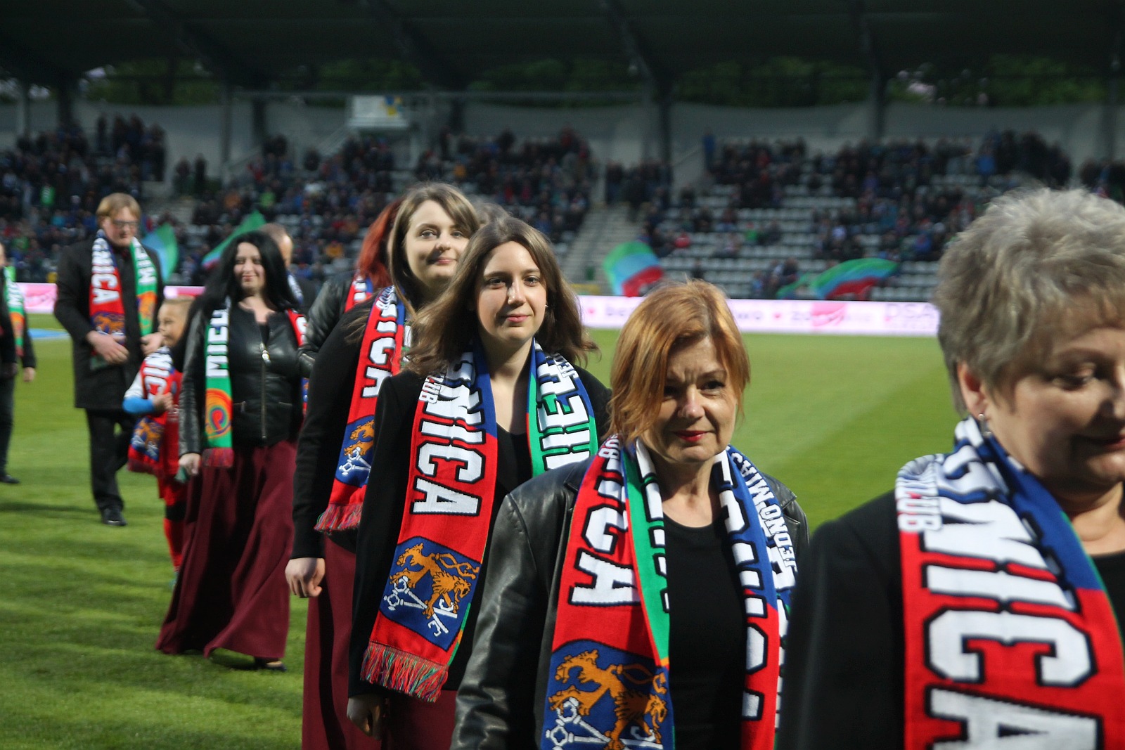 Kibice podczas meczu Miedzi Legnica ze Śląskiem Wrocław
