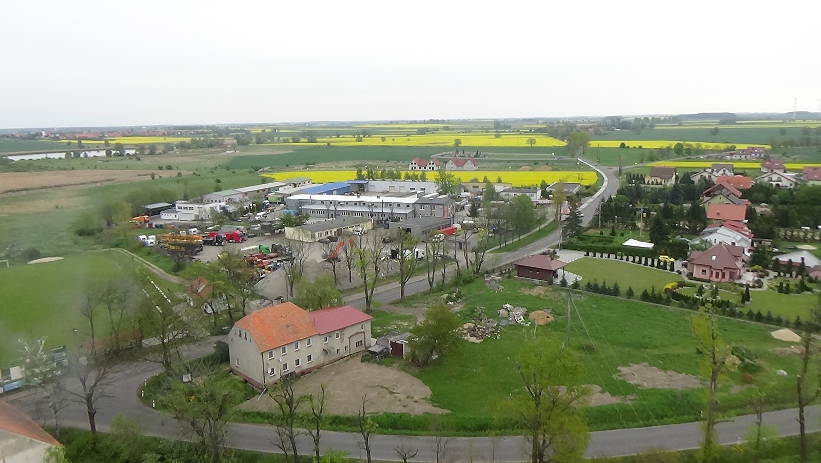Koskowice z lotu ptaka. Zobacz jak wyglądają na wiosnę