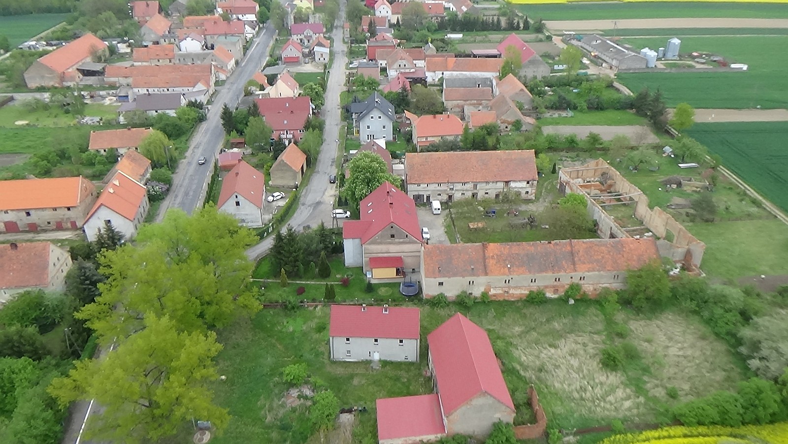 Koskowice z lotu ptaka. Zobacz jak wyglądają na wiosnę