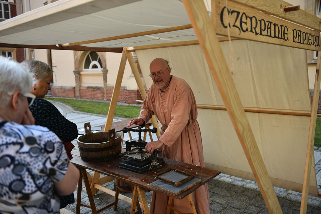 Od „kropli deszczu” zaczęła się Noc Muzealna w Legnicy