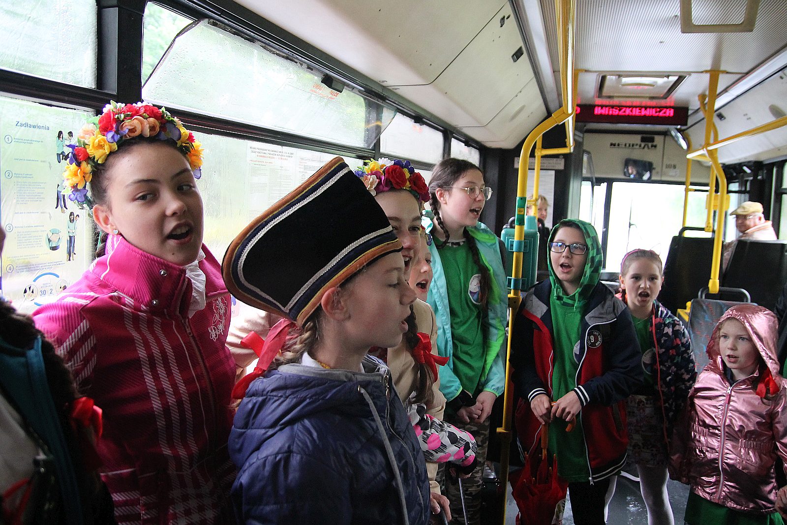 
Śpiewające autobusy miejskie z okazji Legnicy Cantat