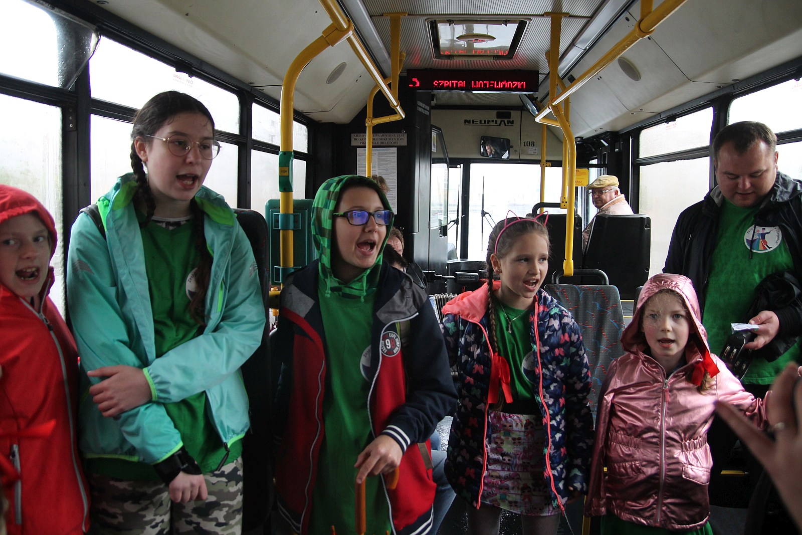 
Śpiewające autobusy miejskie z okazji Legnicy Cantat