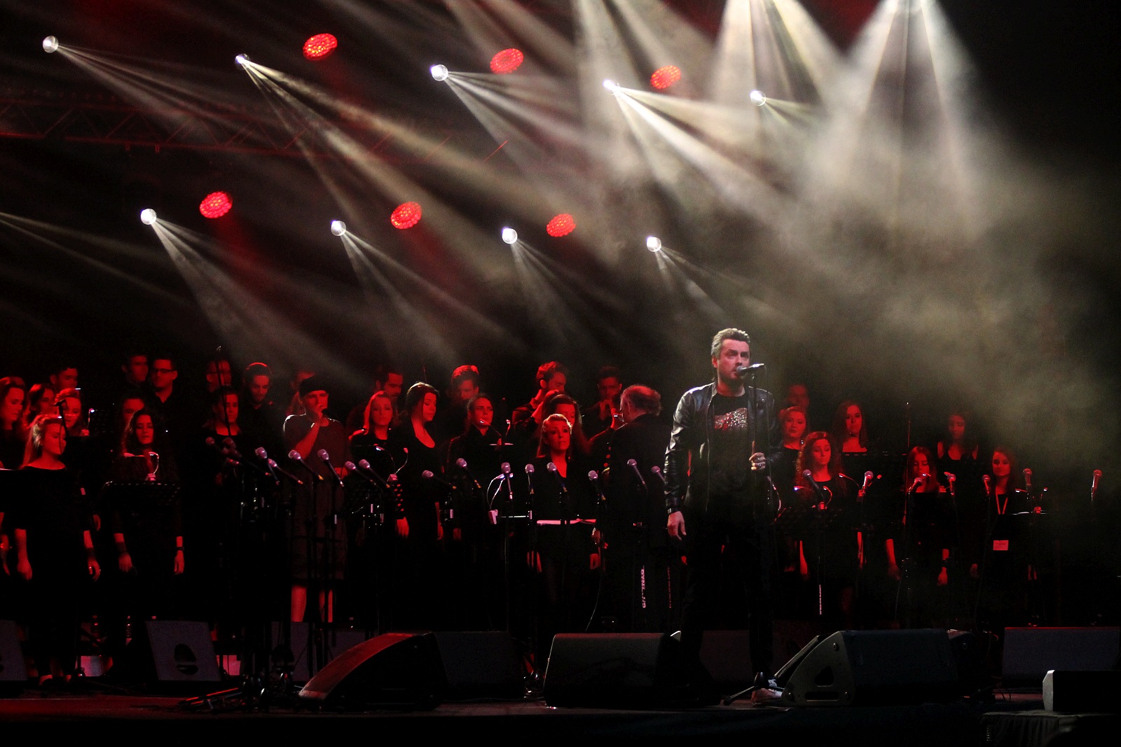 Niezwykły pełen gwiazd koncert na dziedzińcu Akademii Rycerskiej