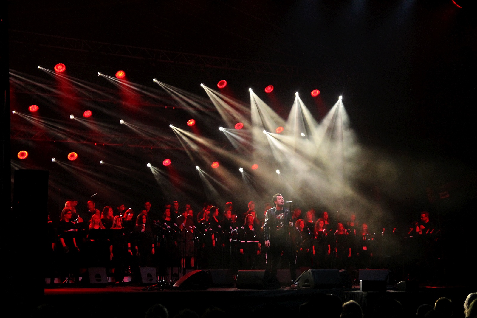 Niezwykły pełen gwiazd koncert na dziedzińcu Akademii Rycerskiej