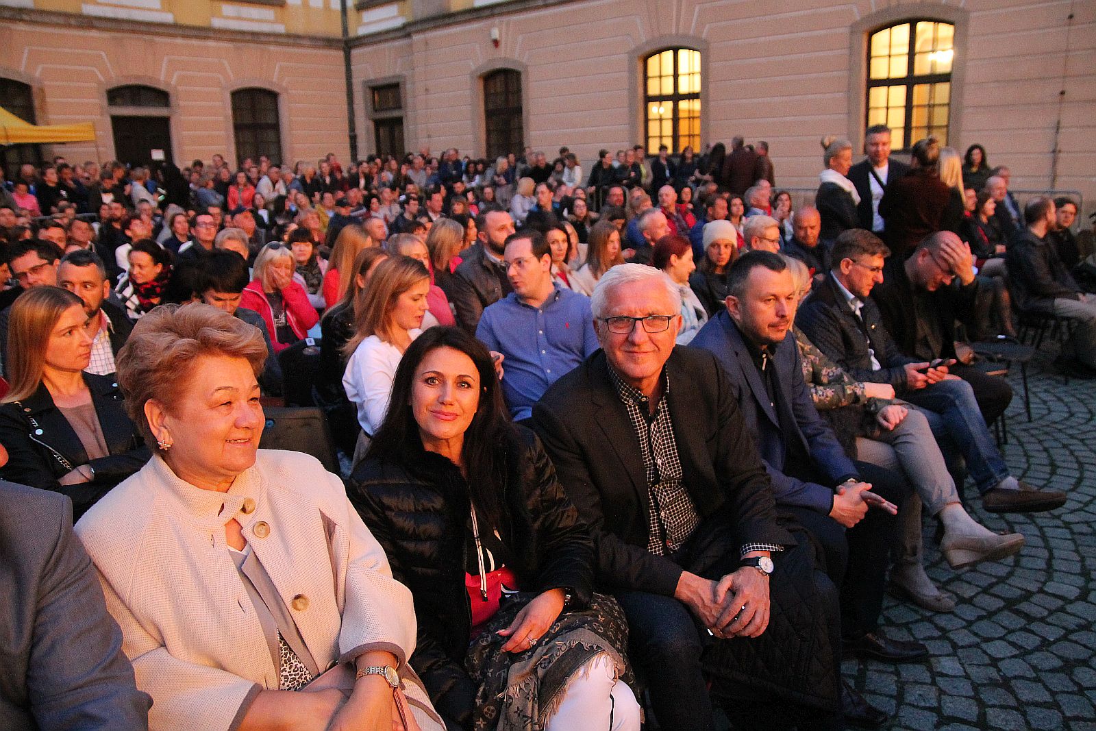 Niezwykły pełen gwiazd koncert na dziedzińcu Akademii Rycerskiej