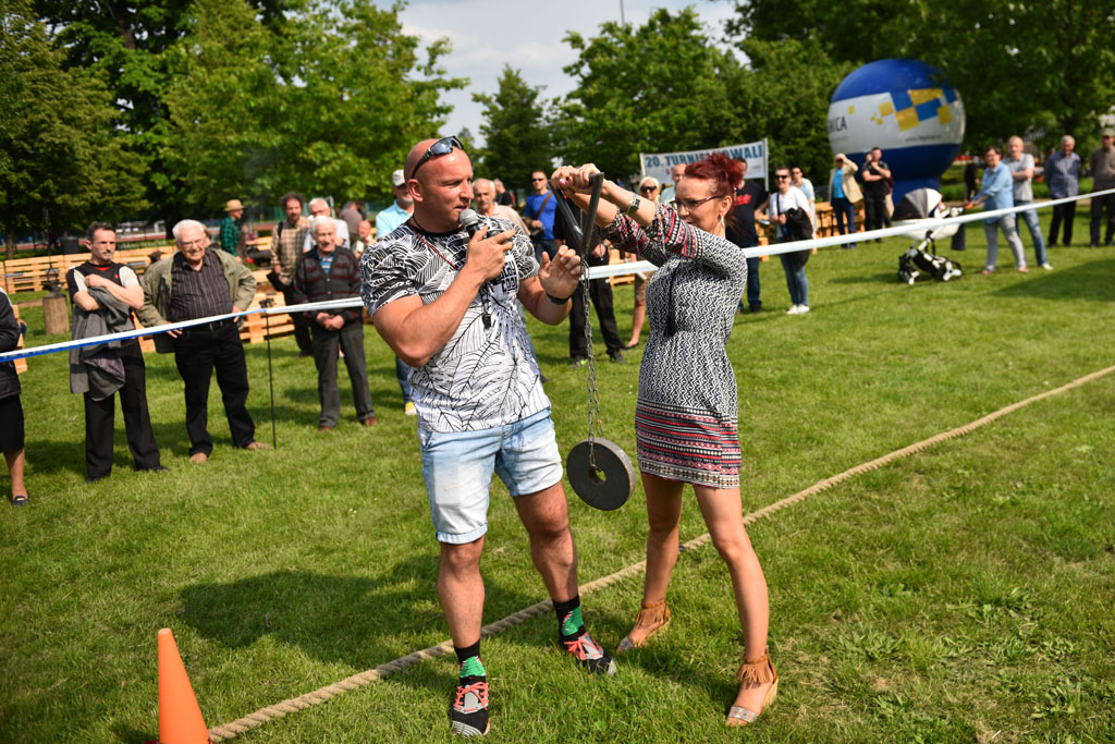Rozpoczęło się kucie w Parku Miejskim. Trwa Turniej Kowali