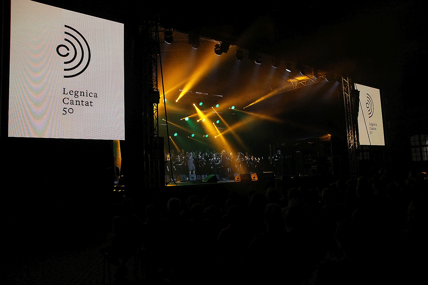 Niezwykły pełen gwiazd koncert na dziedzińcu Akademii Rycerskiej