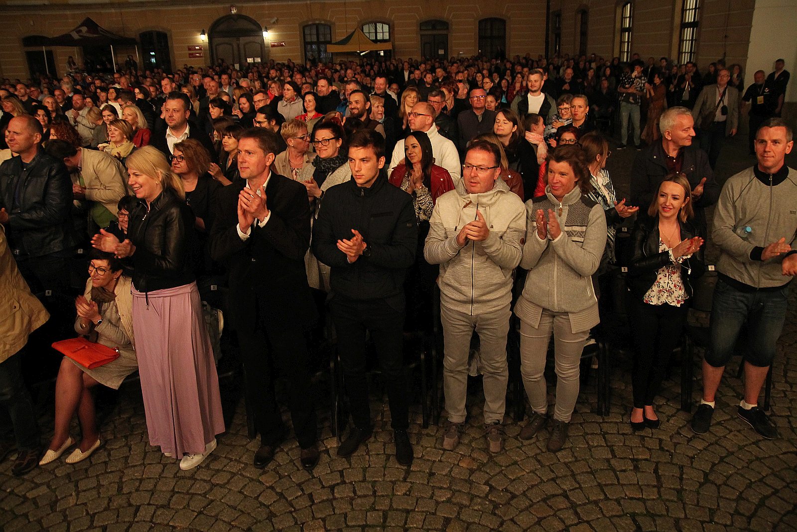 Niezwykły pełen gwiazd koncert na dziedzińcu Akademii Rycerskiej