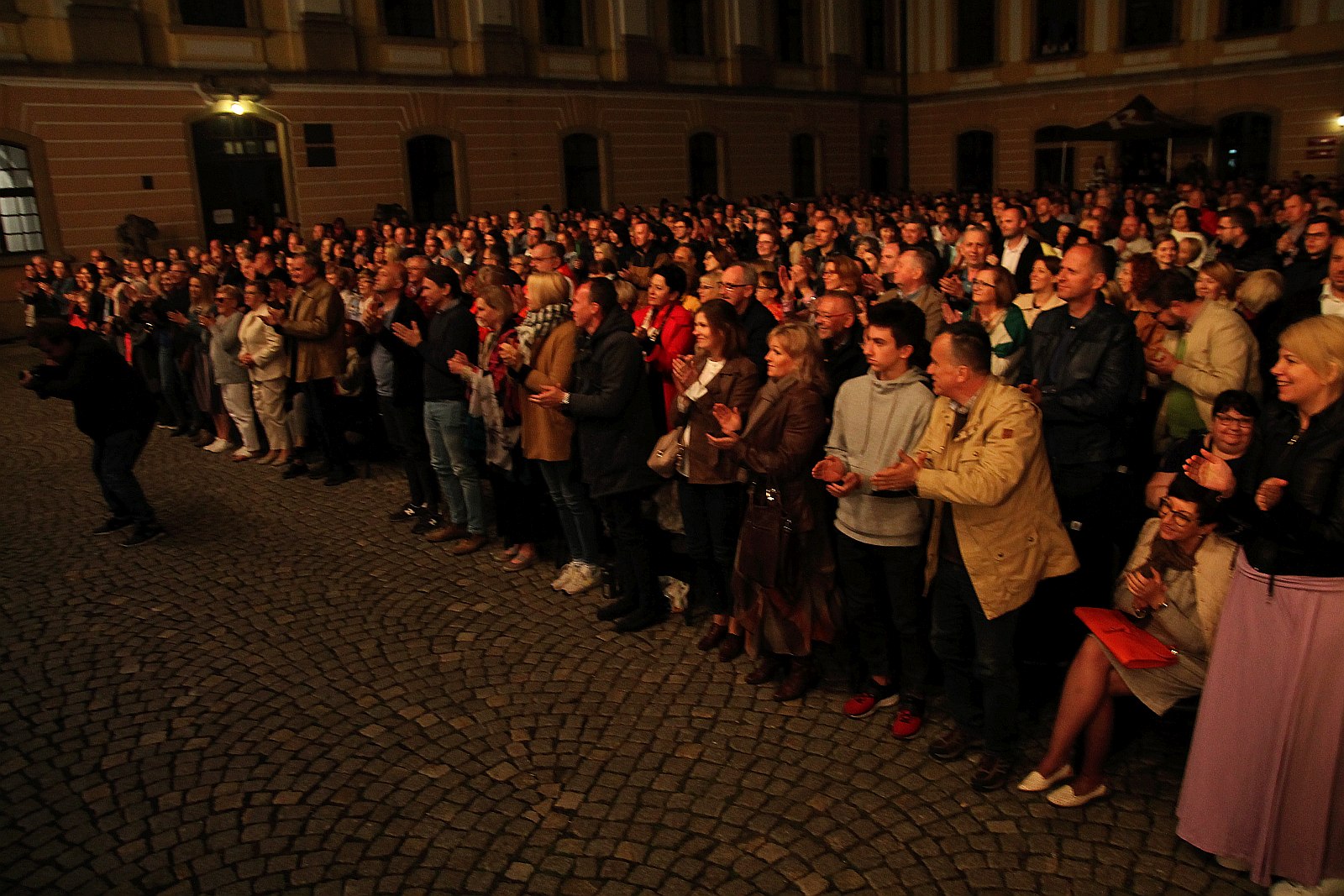 Niezwykły pełen gwiazd koncert na dziedzińcu Akademii Rycerskiej