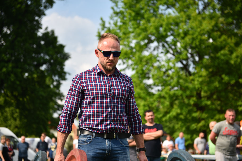 Rozpoczęło się kucie w Parku Miejskim. Trwa Turniej Kowali