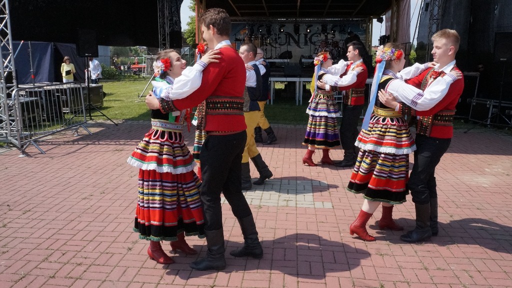 Lokalni artyści pokazali umiejętności taneczne i wokalne