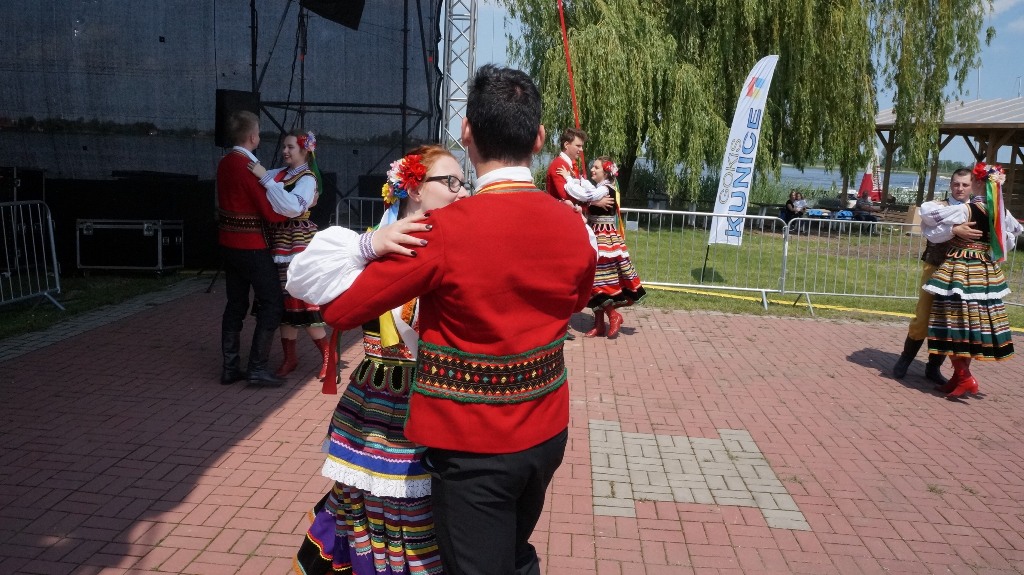 Lokalni artyści pokazali umiejętności taneczne i wokalne