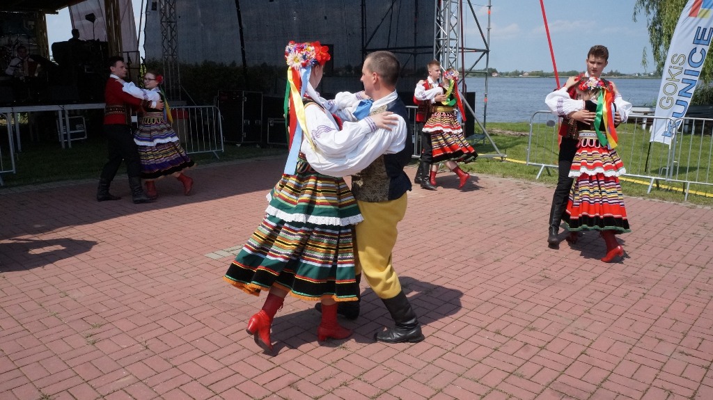 Lokalni artyści pokazali umiejętności taneczne i wokalne