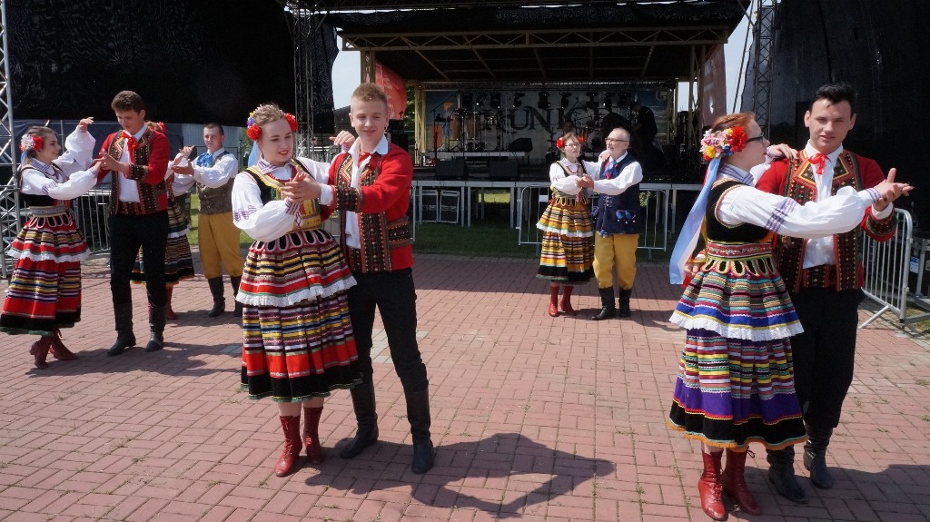 Lokalni artyści pokazali umiejętności taneczne i wokalne