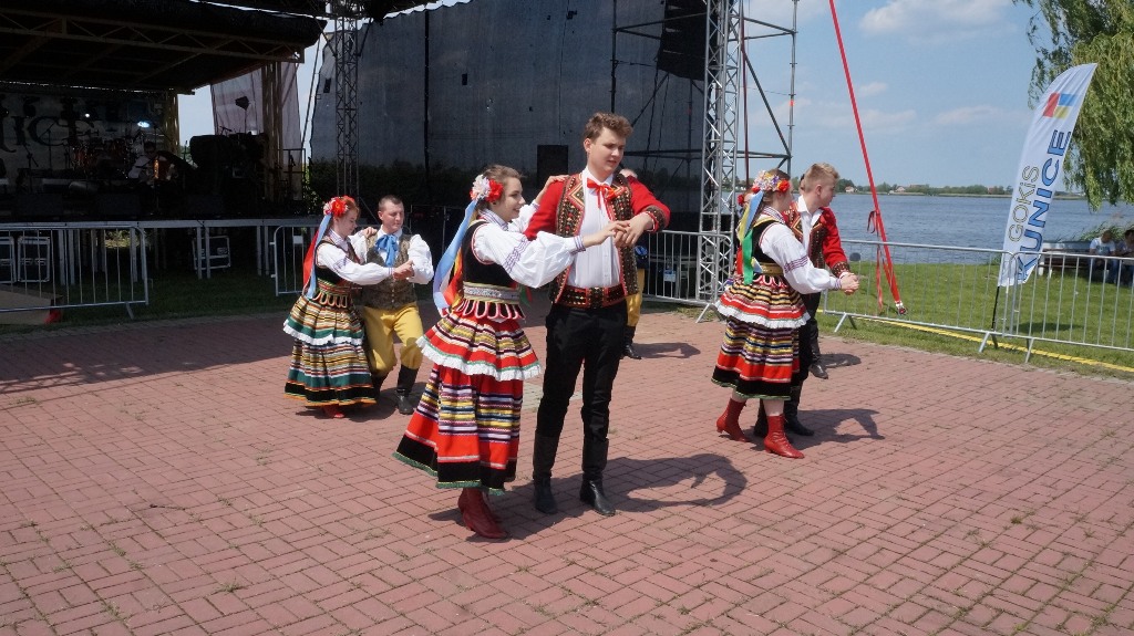 Lokalni artyści pokazali umiejętności taneczne i wokalne